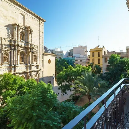 瓦伦西亚之家公寓 *